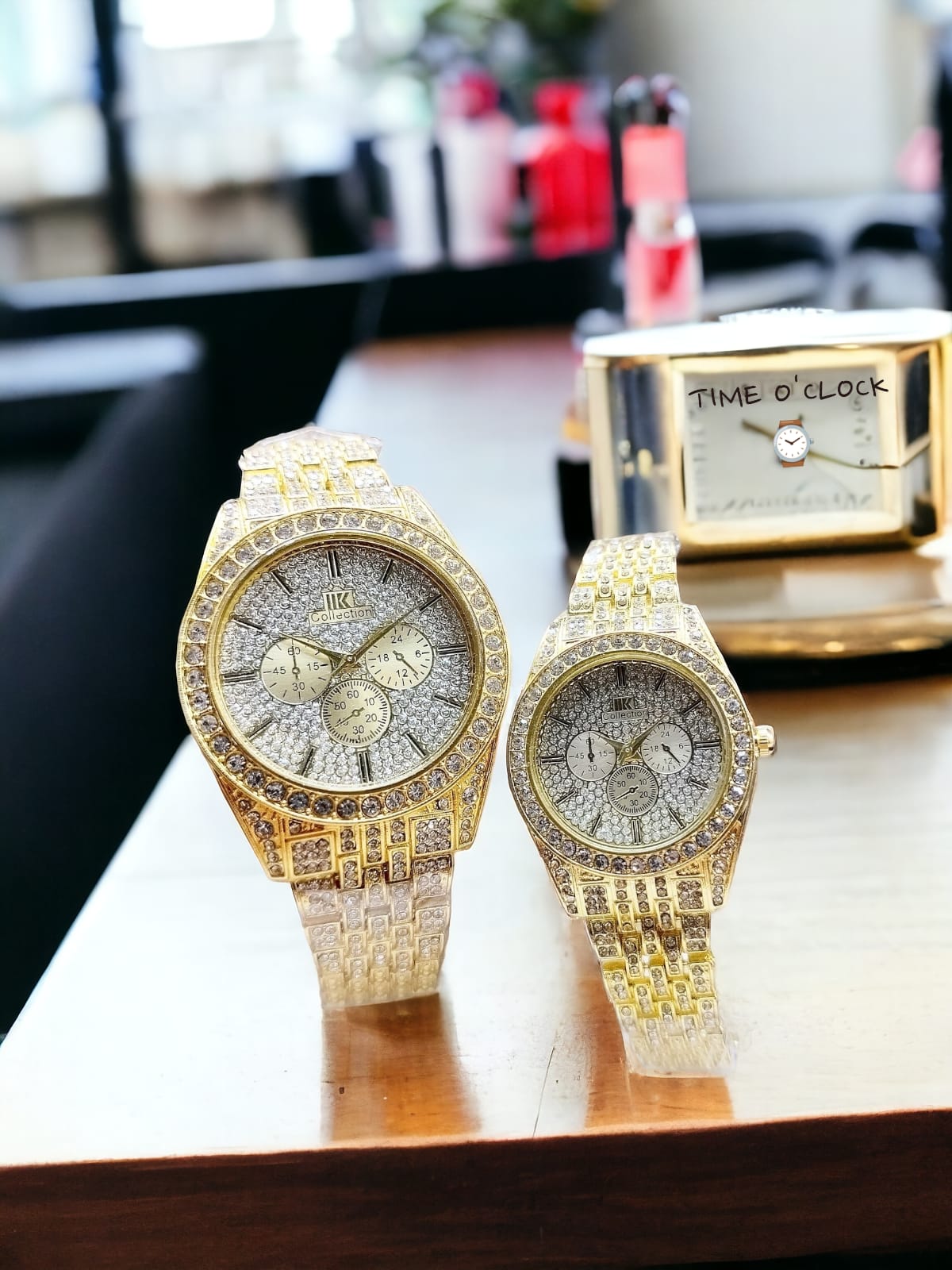 Couple Watch Stainless Steel Round Chain Analog Wrist Watch for men & women